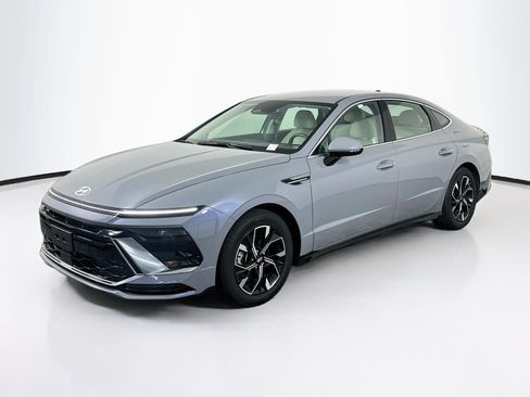 Used 2025 Hyundai Sonata SEL FWD image 3