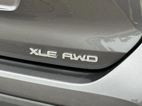 Used 2022 Toyota Highlander XLE image 29