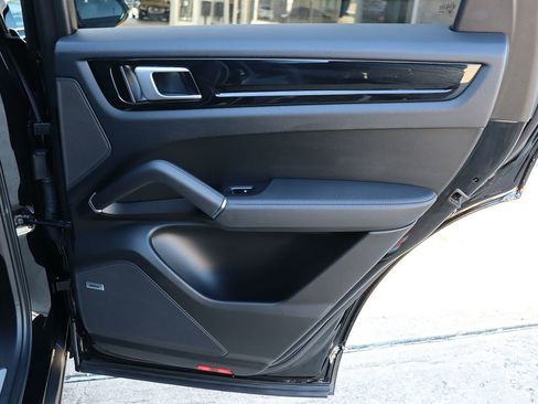 Used 2021 Porsche Cayenne Coupe image 52