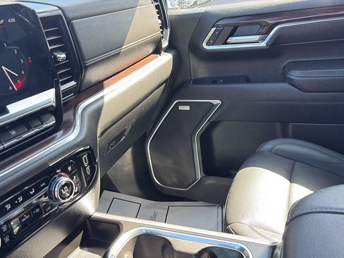 Used 2023 GMC Sierra 1500 SLT w/ SLT Convenience Package RWD image 18