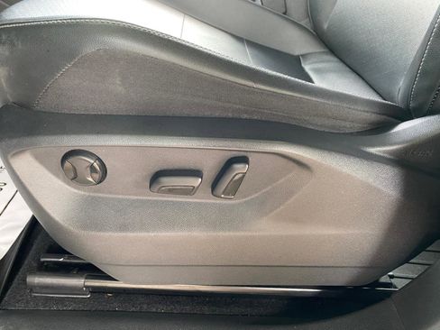 Used 2018 Volkswagen Tiguan SEL w/ R-Line Package image 30