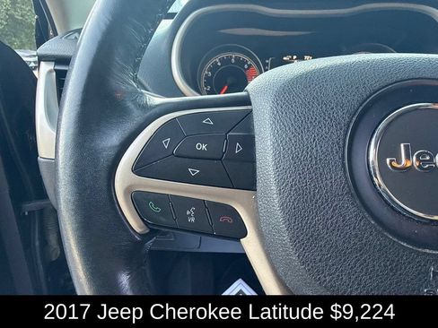 Used 2017 Jeep Cherokee Latitude FWD image 21
