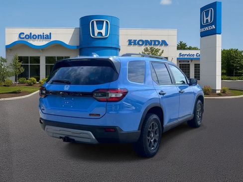 Used 2025 Honda Pilot TrailSport image 6