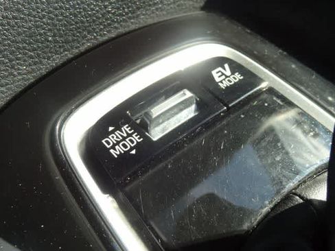 Used 2023 Toyota Corolla SE w/ SE Package FWD image 16