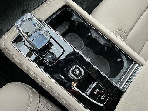 New 2026 Volvo XC90 T8 Plus w/ Protection Package Premier AWD/4WD image 19