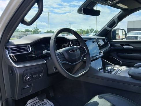 Used 2023 Jeep Wagoneer Series III w/ Preferred Equipment Group AWD/4WD image 12