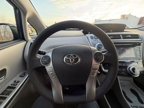 Used 2017 Toyota Prius V Three w/ Carpet Mat Package image 12