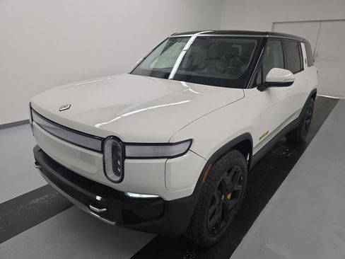 Used 2023 Rivian R1S Adventure image 1