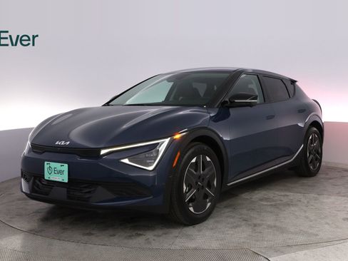 Used 2025 Kia EV6 Light w/ Light LR Technology Package RWD image 2