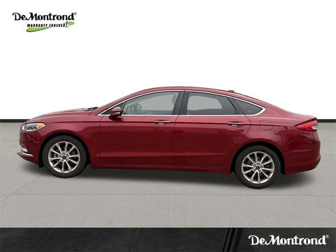 Used 2017 Ford Fusion SE w/ Fusion SE Technology Package image 5