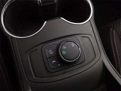 Used 2023 GMC Terrain SLE image 16