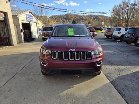 Used 2021 Jeep Grand Cherokee Laredo image 3