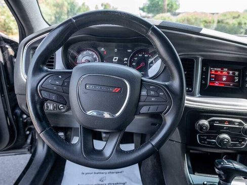 Used 2017 Dodge Charger SE w/ Blacktop Package RWD image 11