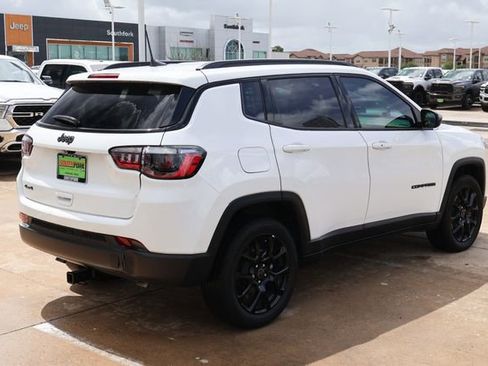 Used 2025 Jeep Compass Latitude w/ Altitude Special Edition AWD/4WD image 6