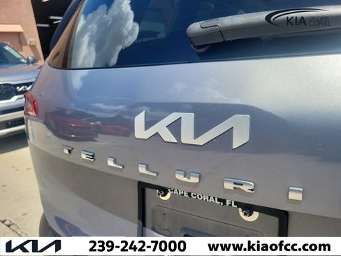 Used 2022 Kia Telluride EX w/ EX Premium Package FWD image 9