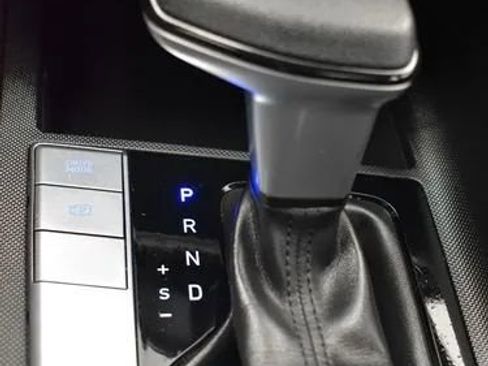 Used 2024 Hyundai Elantra SEL image 33