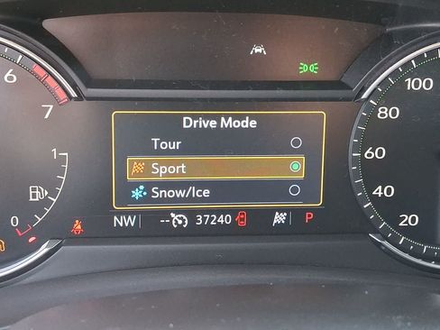 Used 2023 Cadillac XT4 Sport w/ Cold Weather Package FWD image 28