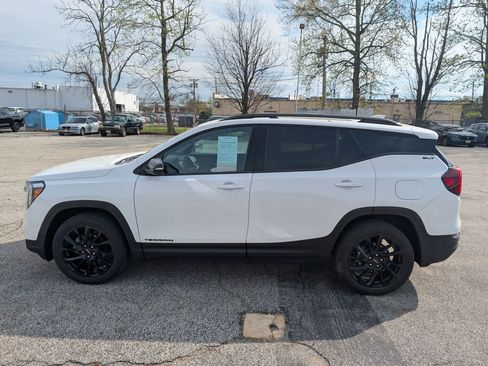 Used 2023 GMC Terrain SLT w/ Elevation Edition image 9