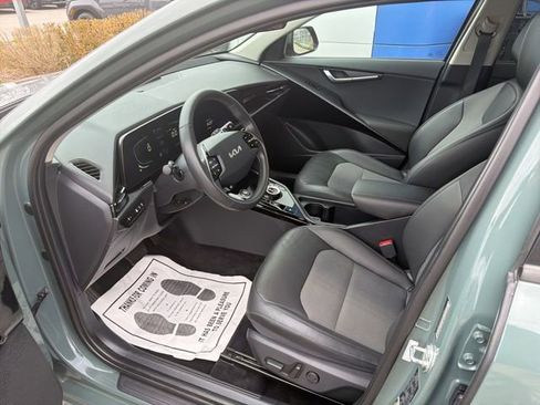 Used 2023 Kia Niro EX w/ EX Cold Weather Package FWD image 14