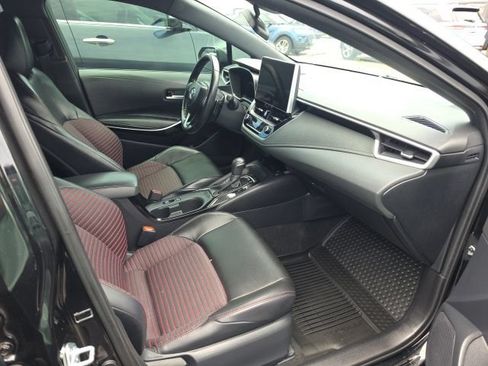 Used 2025 Toyota Corolla XSE FWD image 3