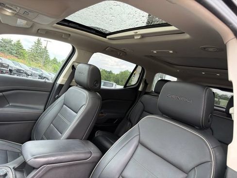 Used 2022 GMC Acadia Denali w/ Denali Ultimate Package AWD/4WD image 27