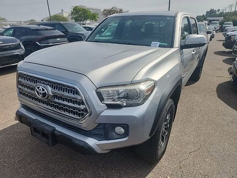 Used 2017 Toyota Tacoma TRD Off-Road w/ Tow Package image 3