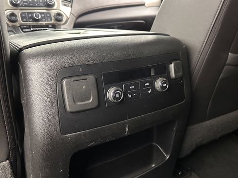 Used 2018 GMC Yukon Denali image 29
