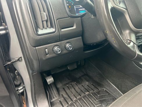 Used 2018 Chevrolet Colorado LT w/ LT Convenience Package image 26