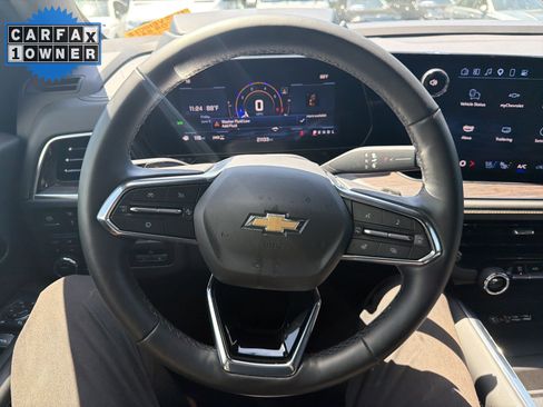 Used 2025 Chevrolet Suburban Premier AWD/4WD image 18