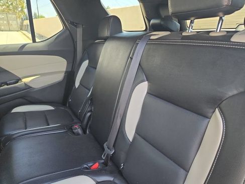 Used 2023 Chevrolet Traverse LS FWD image 4