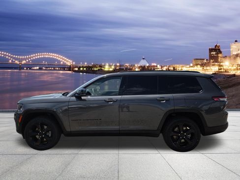 Used 2024 Jeep Grand Cherokee L Laredo RWD image 2