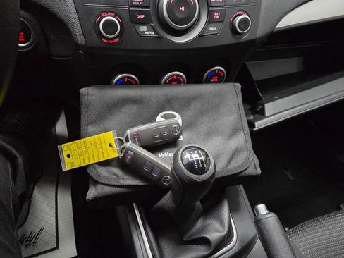 Used 2013 MAZDA MAZDA3 i Touring image 22