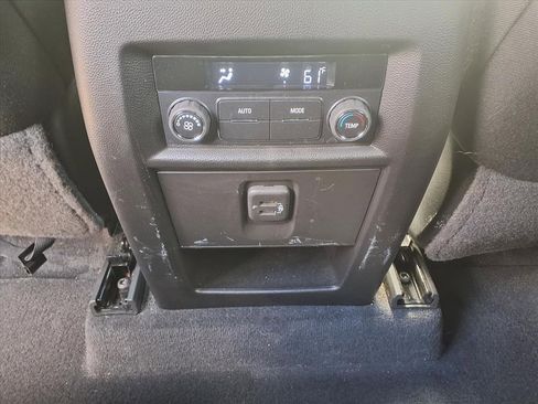 Used 2023 Chevrolet Traverse LT image 9