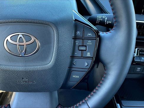 Certified 2025 Toyota Prius SE image 18