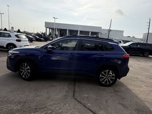 Used 2024 Toyota Corolla Cross XLE w/ Convenience Package FWD image 8