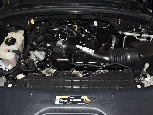 Used 2023 Jeep Grand Cherokee Limited AWD/4WD image 12