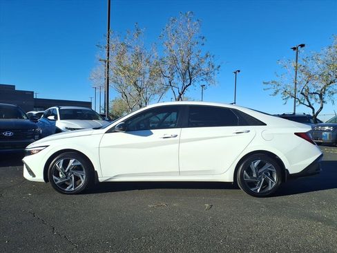 Certified 2025 Hyundai Elantra SEL image 3