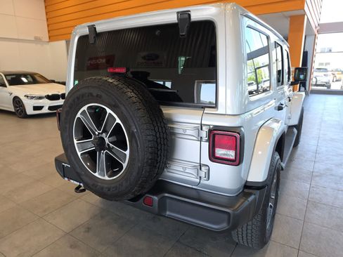 Used 2023 Jeep Wrangler Unlimited Sahara w/ Cold Weather Group AWD/4WD image 8