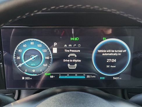 Certified 2025 Hyundai Elantra Limited image 9