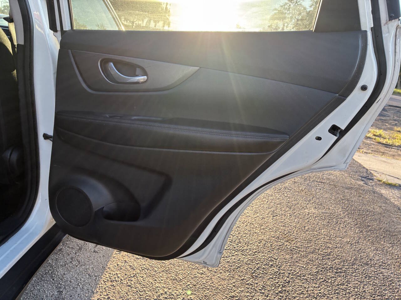 Used 2016 Nissan Rogue S w/ Appearance Package FWD image 18