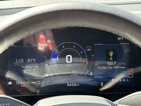 Used 2025 Chevrolet Equinox LT w/ Convenience Package II image 7