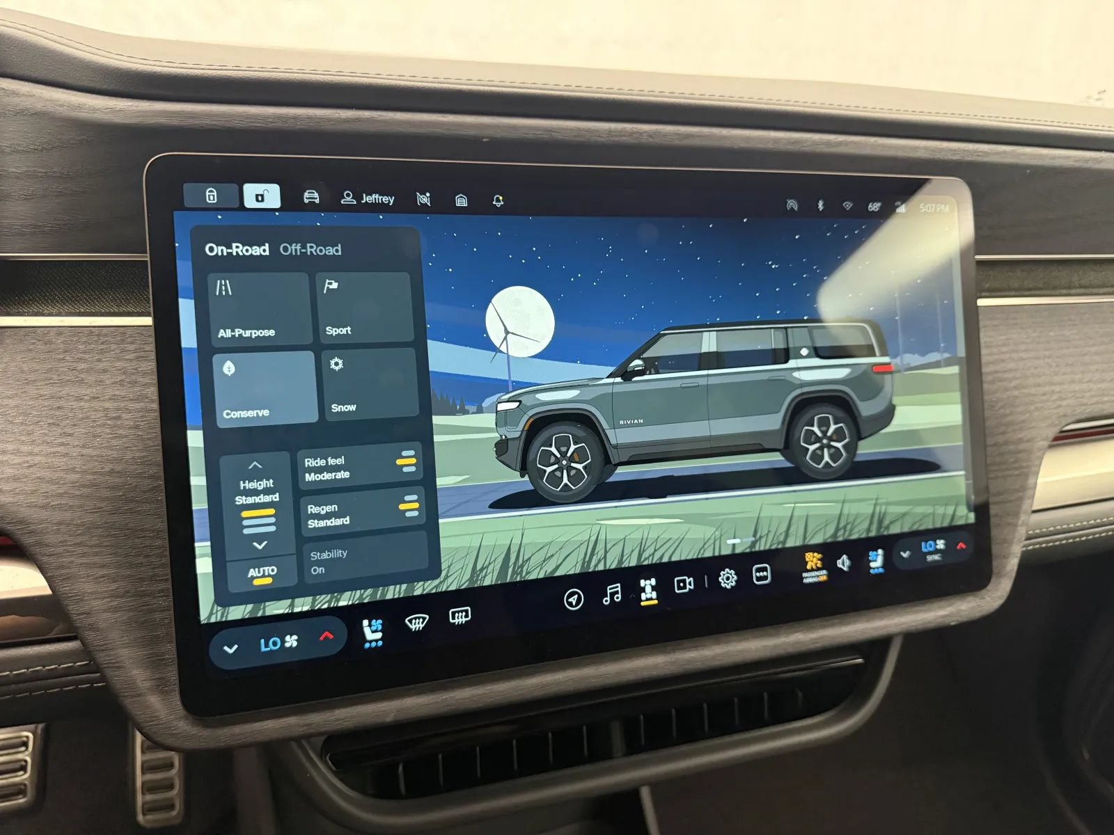 Used 2024 Rivian R1S Adventure Quad AWD/4WD image 25