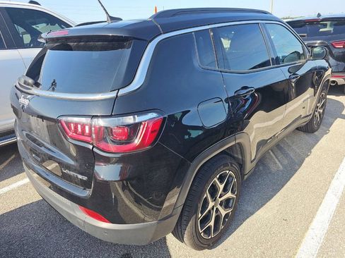Used 2025 Jeep Compass Limited AWD/4WD image 4