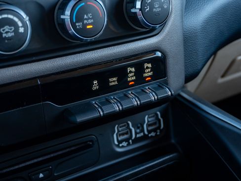Used 2019 RAM 1500 Big Horn RWD image 24