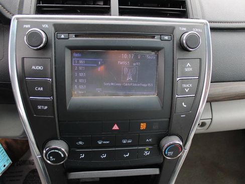 Used 2016 Toyota Camry LE image 23