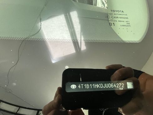 Used 2018 Toyota Camry XLE FWD image 27
