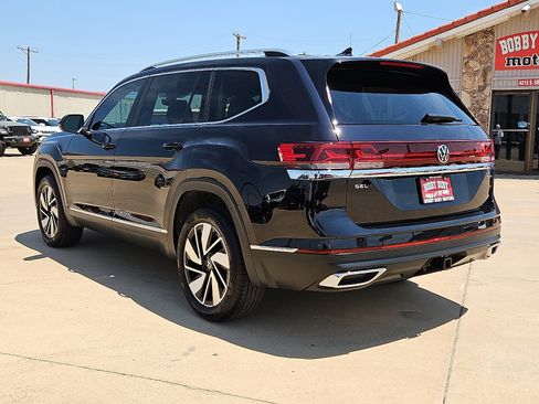 Used 2025 Volkswagen Atlas SEL image 2