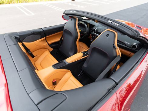 Used 2019 Ferrari Portofino RWD image 72