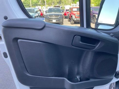 Used 2025 RAM ProMaster 2500 w/ Convenience Group FWD image 9