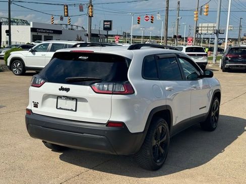 Used 2019 Jeep Cherokee Latitude Plus AWD/4WD image 5